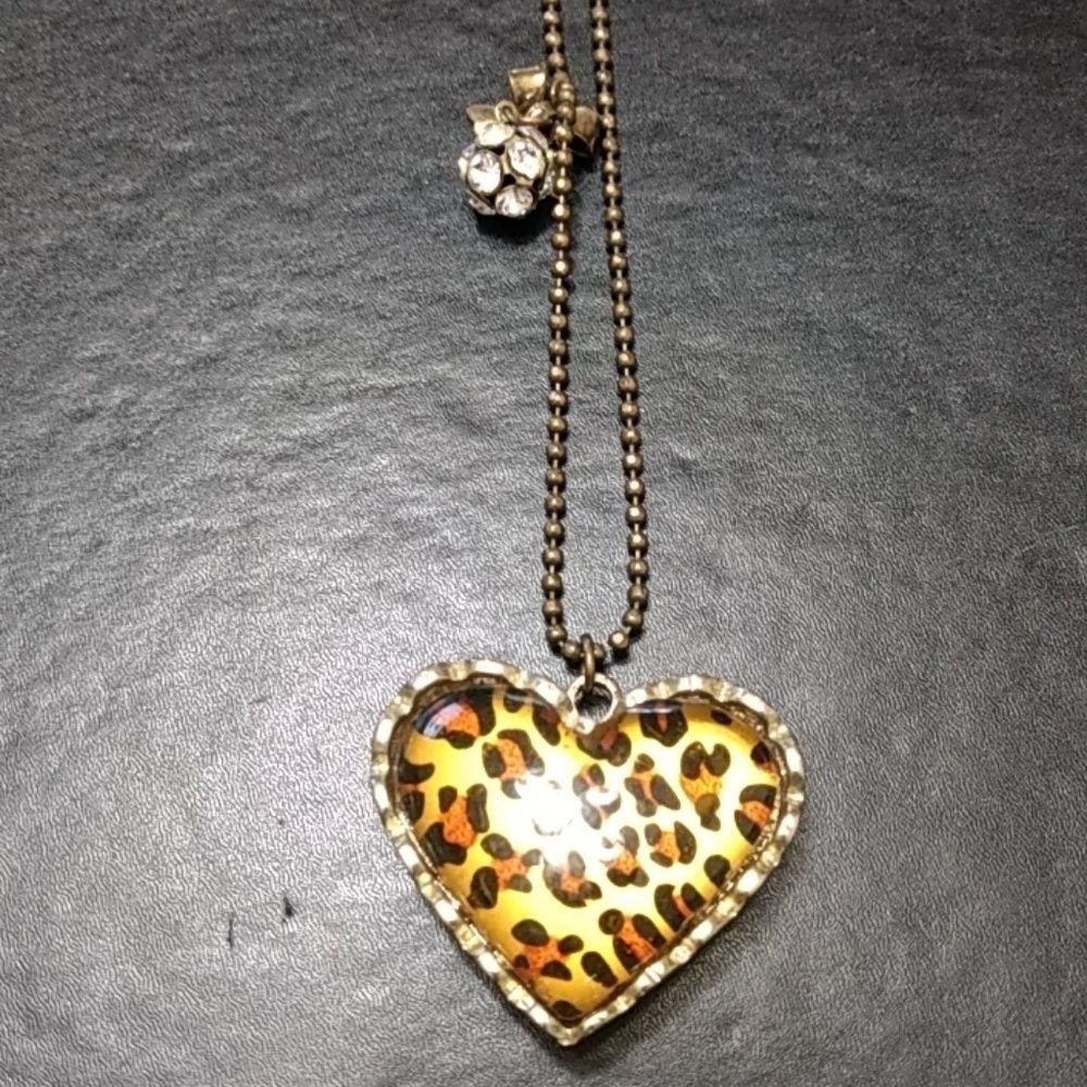 Betsey Johnson gold tone heart necklace 29-31.5"